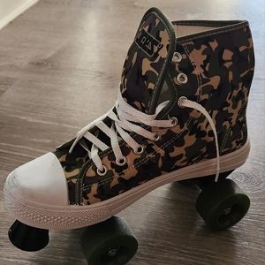 Camouflage roller skate